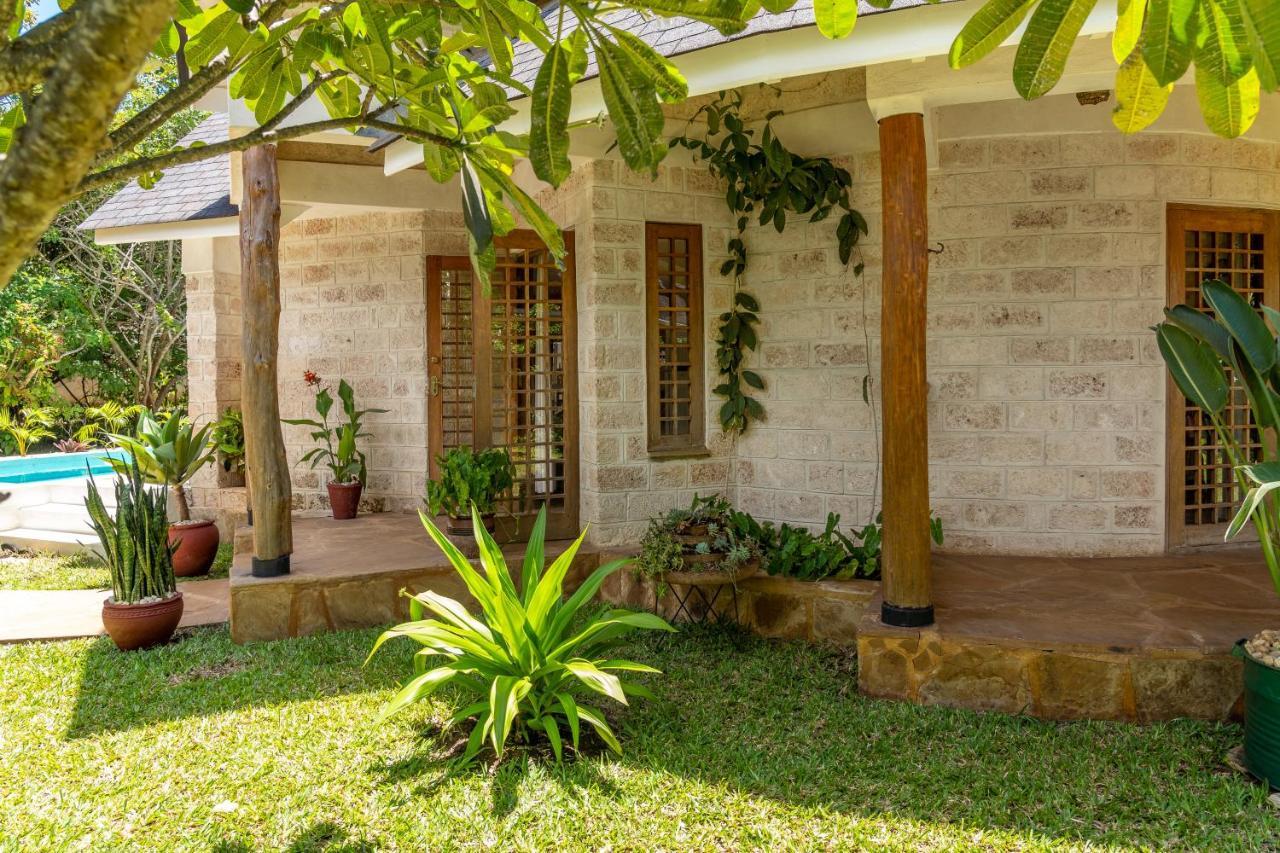 Private Pool Cottage Diani Beach Exterior photo