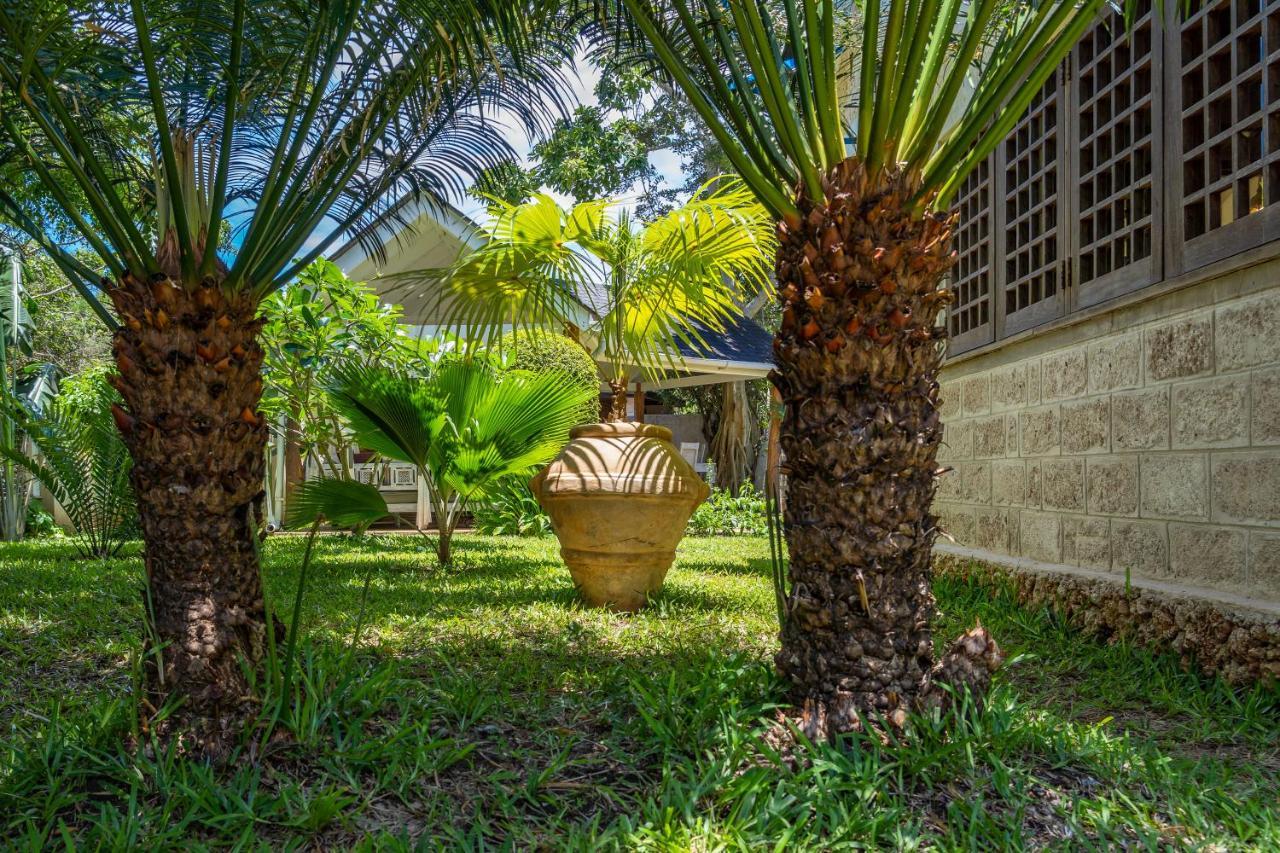 Private Pool Cottage Diani Beach Exterior photo