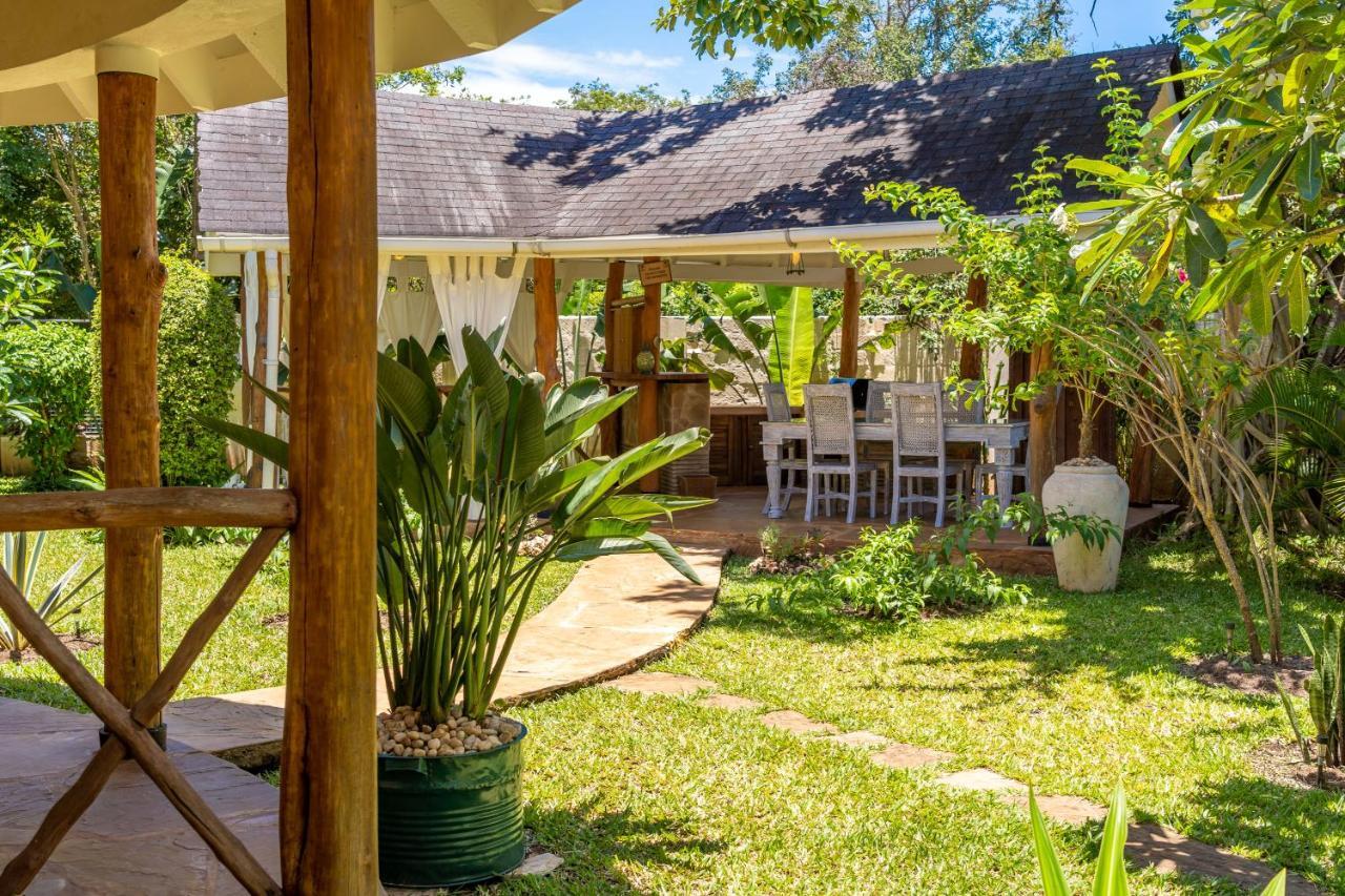 Private Pool Cottage Diani Beach Exterior photo